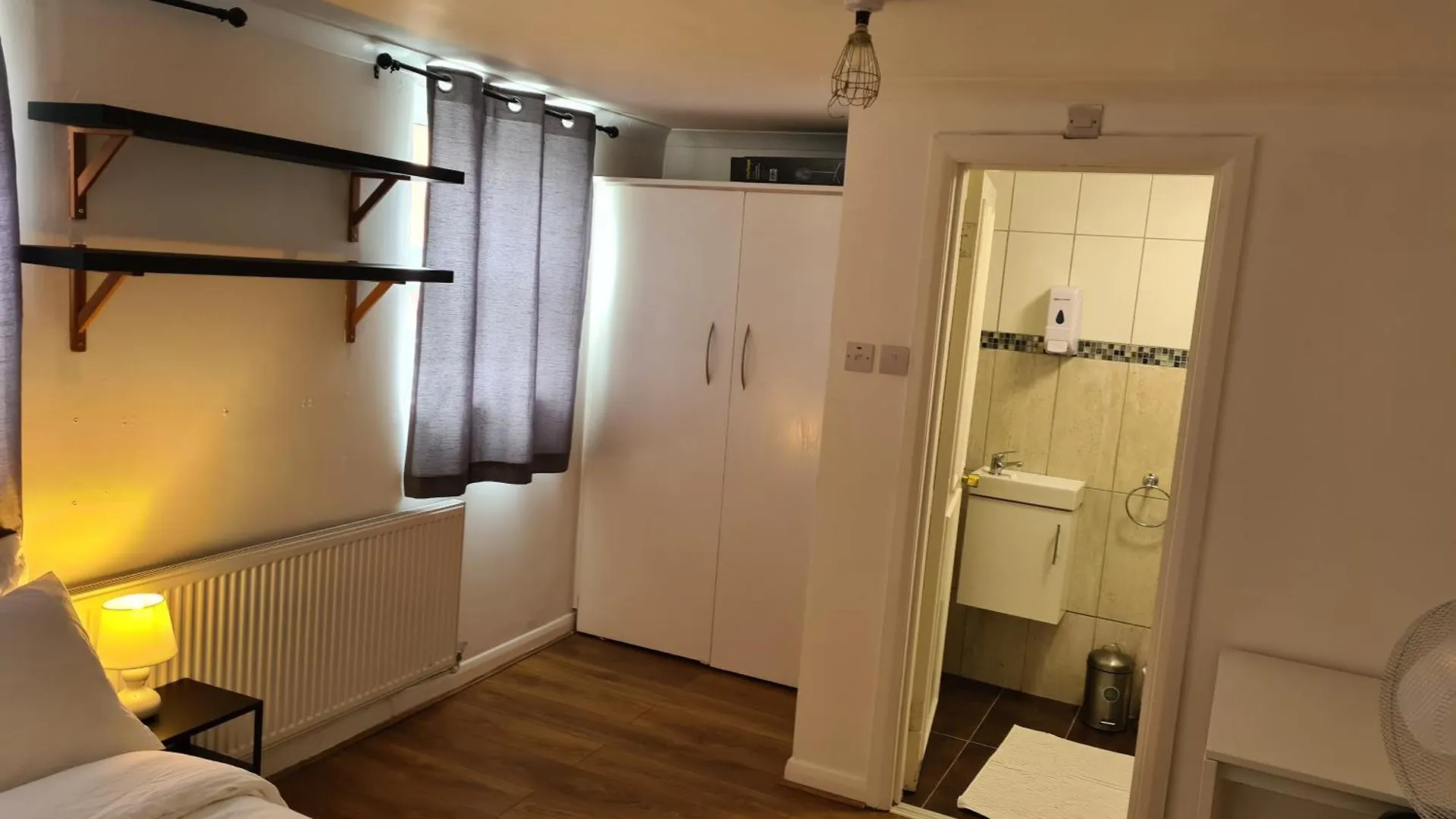 4Br-2Ensuite-10Mincentrallondon-Sleeps11-Parking London