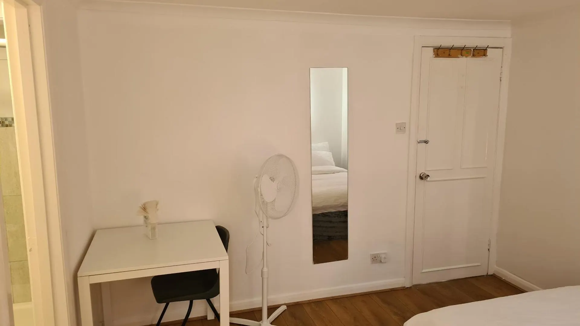 Holiday home 4Br-2Ensuite-10Mincentrallondon-Sleeps11-Parking