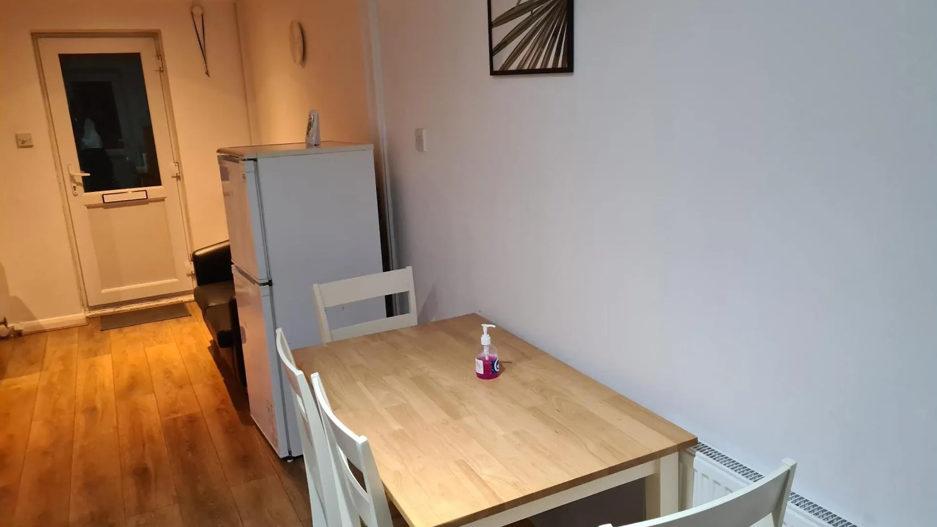 4Br-2Ensuite-10Mincentrallondon-Sleeps11-Parking 0*, لندن